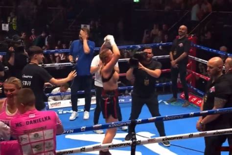 daniella hemsley leaked videos|Kingpyn Boxing results: Daniella Hemsley flashes audience after。